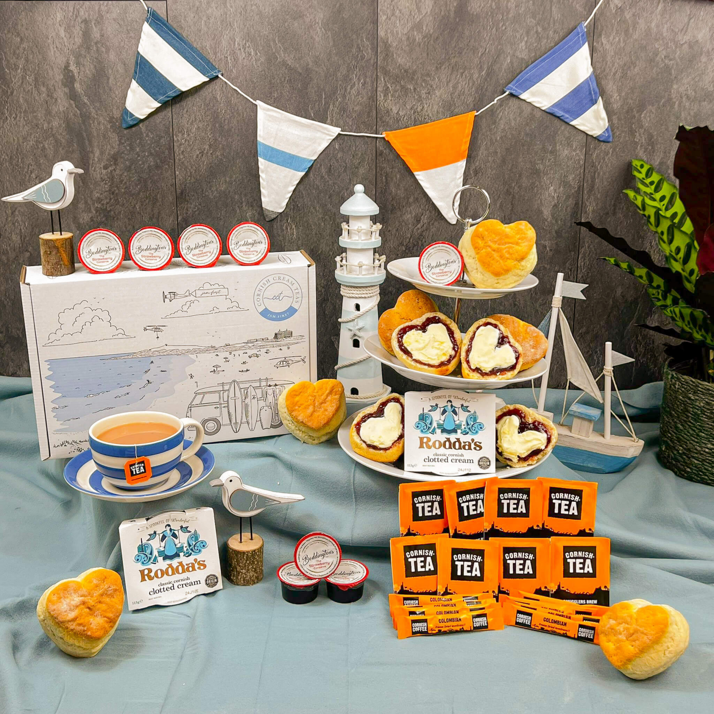 Love Heart Cream Tea Hamper For 8